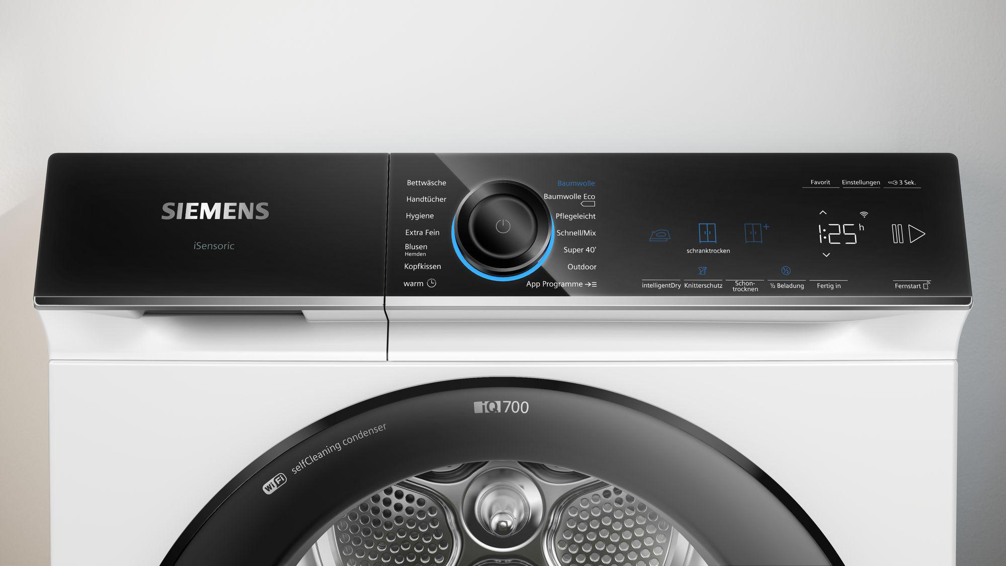 Eine Siemens-Trockner-Frontplatte mit Programmen und digitaler Zeitanzeige 1:25. Das Modell ist iQ700.