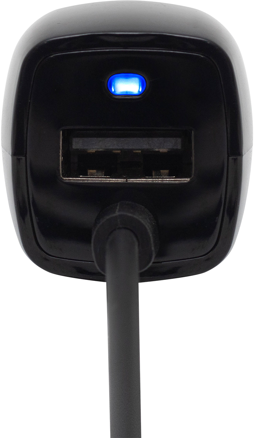 Fekete USB töltő. Kék fény világít. Fekete kábel. Fehér háttér.