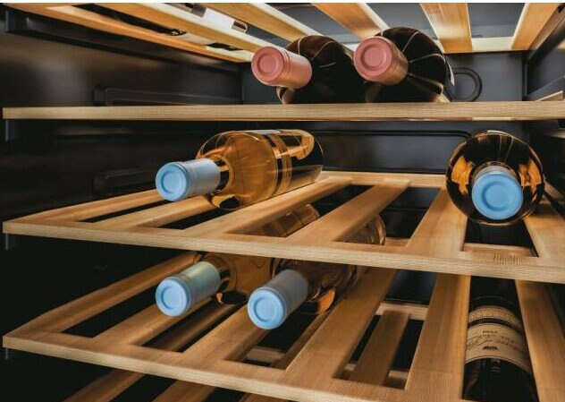 Chłodziarka do wina CANDY CWC 154 EEL/N