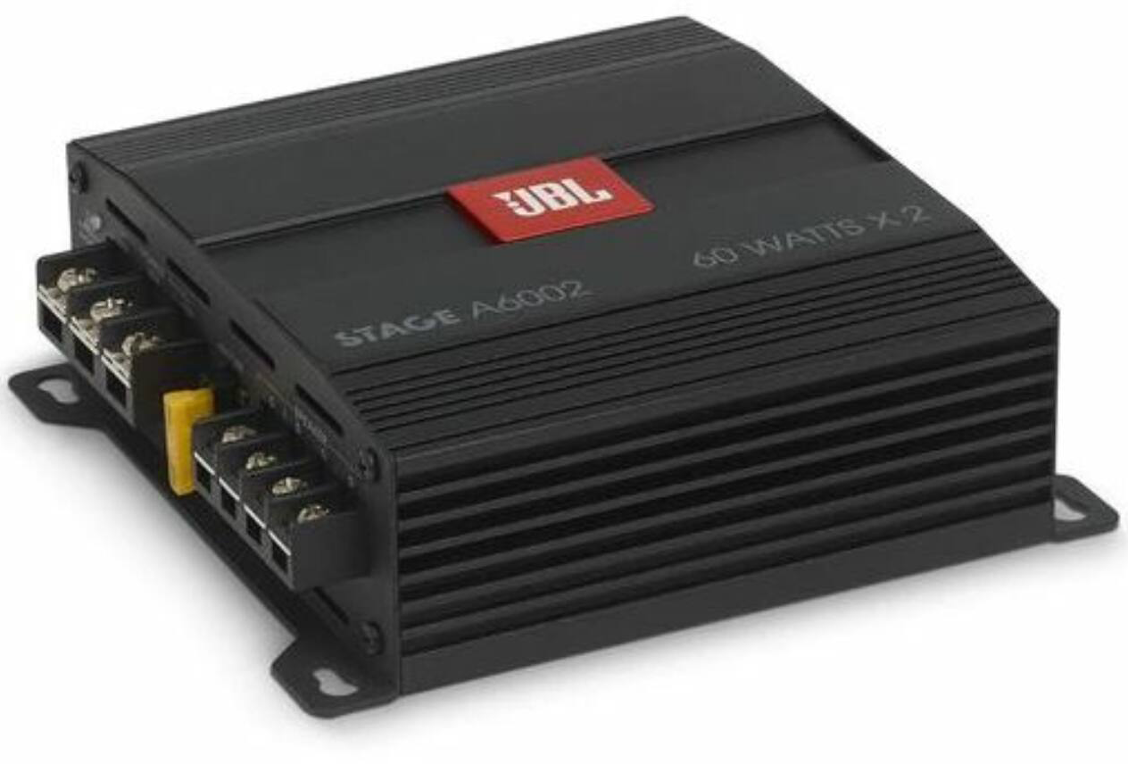 Fekete JBL autó audio erősítő. A '60 WATTS X 2' és a 'STAGE A6002' felirat látható.
