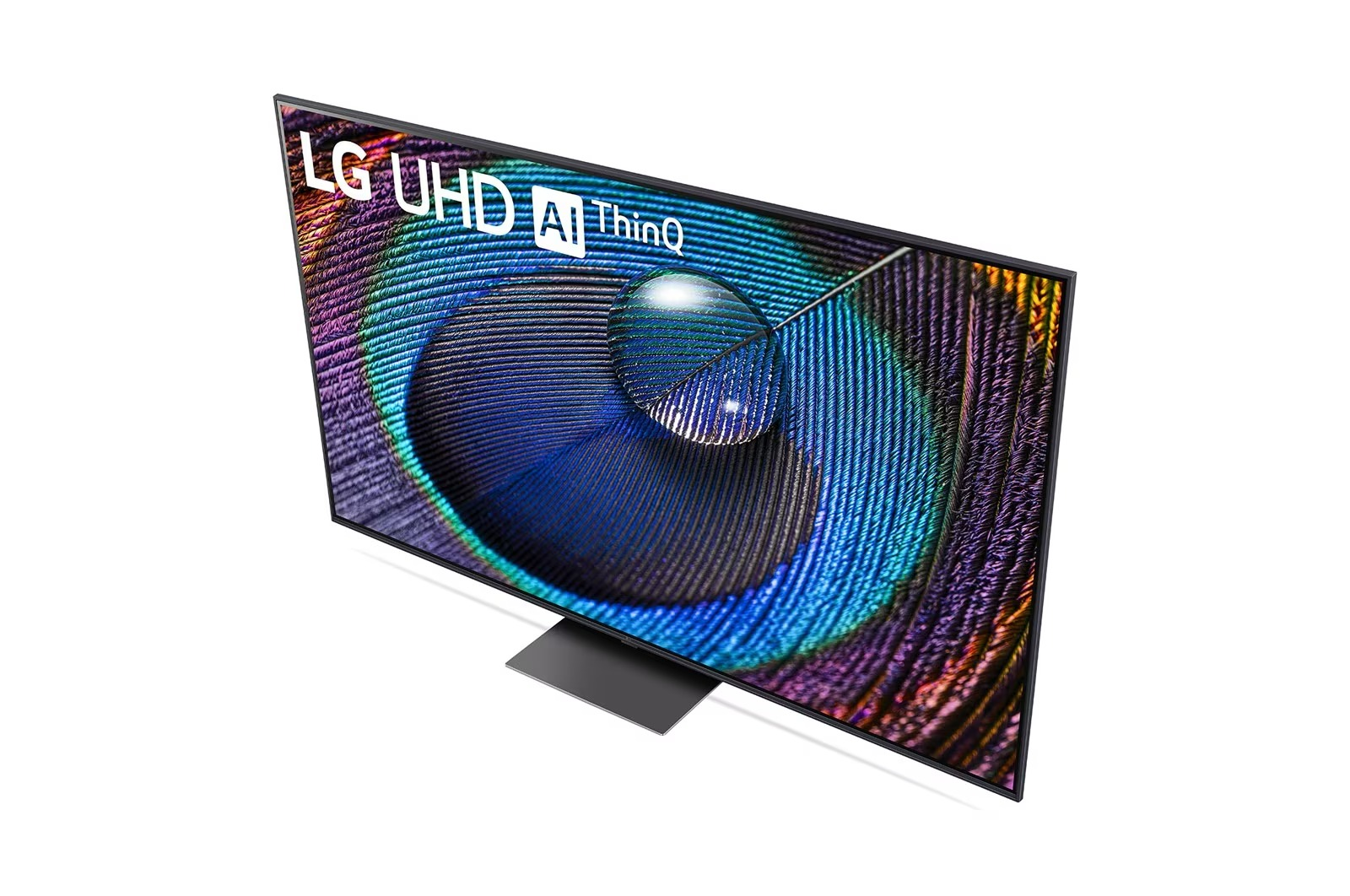 Ein großer LG-Fernseher angewinkelt. Der Bildschirm zeigt eine Nahaufnahme einer Pfauenfeder.