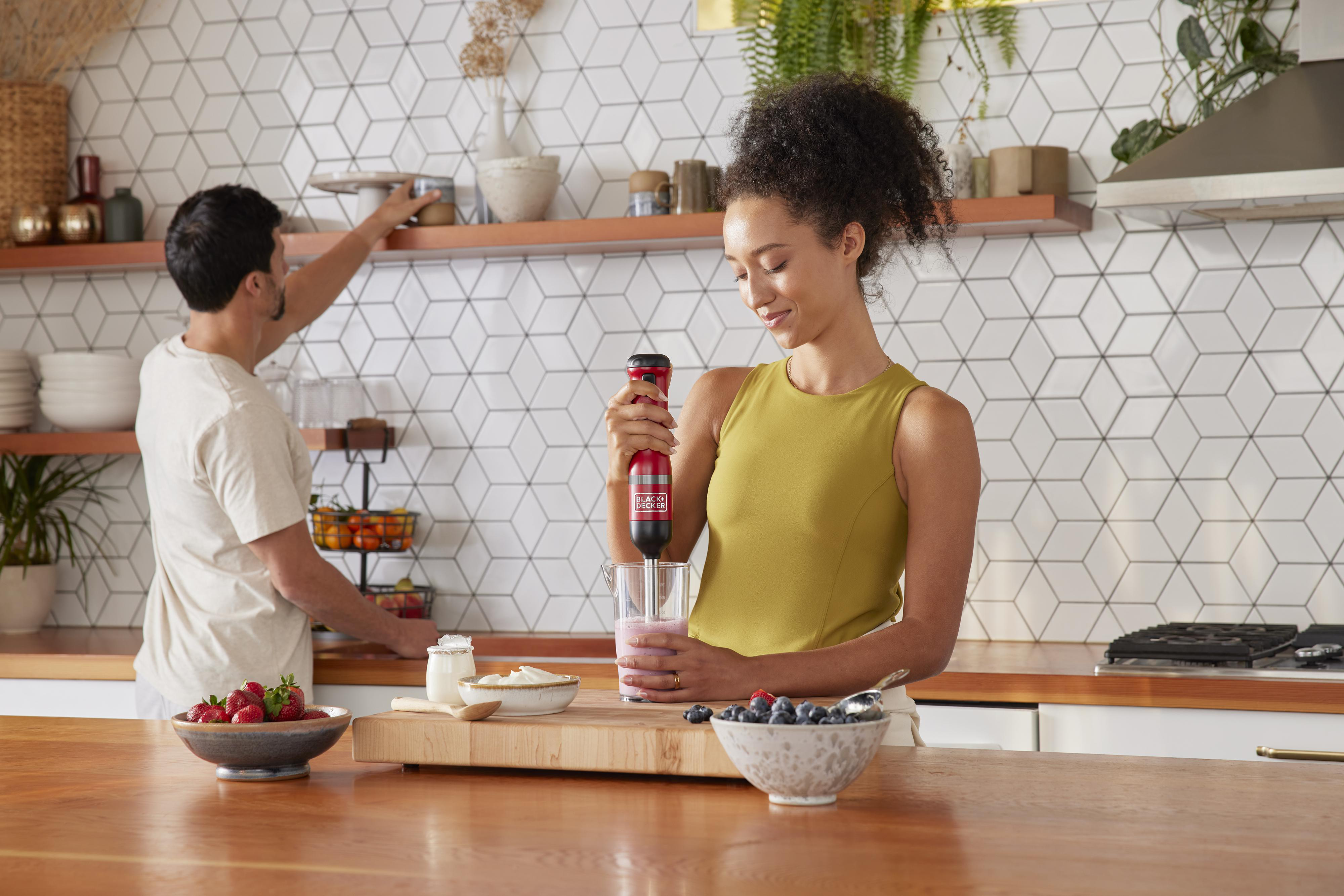 BLACK+DECKER BCKM1012KR 2er Set Kitchen Wand Stabmixer Rot (7,2 Volt, 0.7 l)