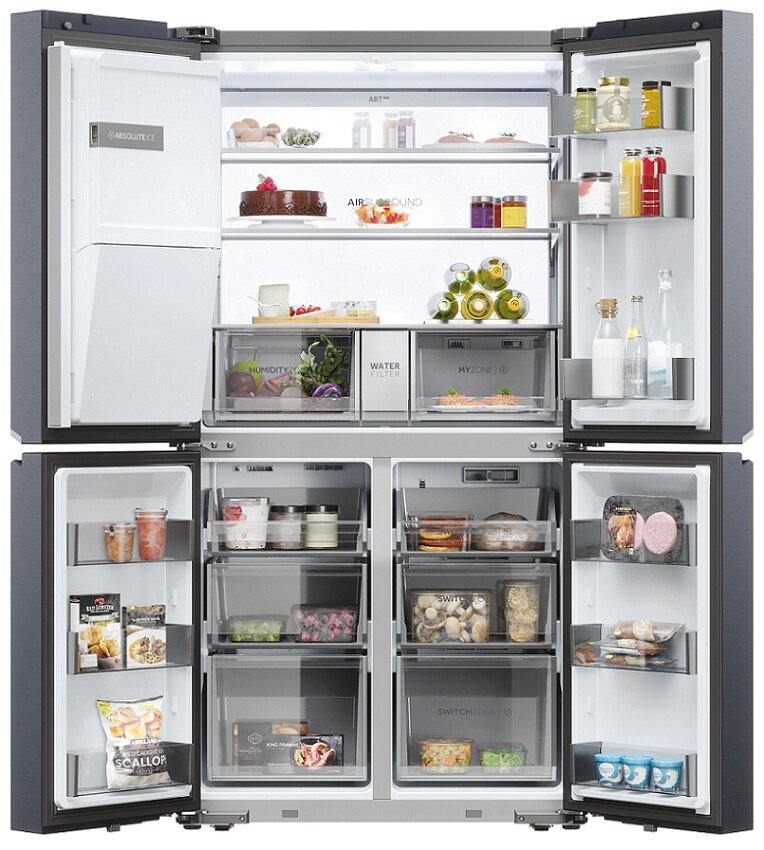 Duża lodówka ze stali nierdzewnej z otwartymi drzwiami. Wnętrze jest widoczne, pełne jedzenia.