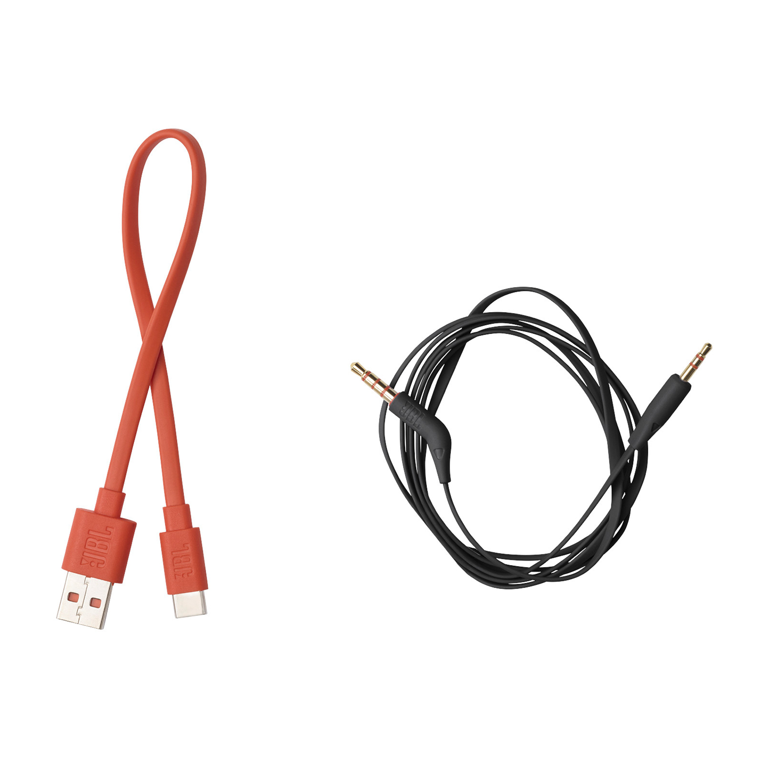 Due cavi di ricarica: uno arancione, uno nero. Uno con un'estremità USB, l'altro con un jack da 3,5 mm.