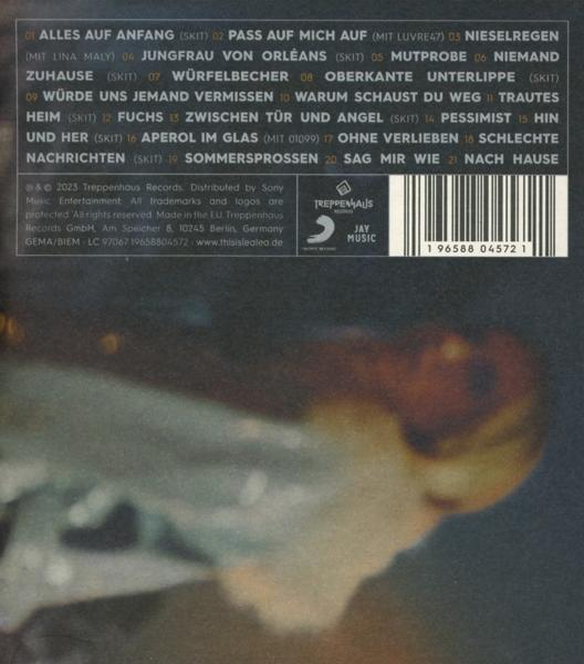 CD-Albumcover mit Titelliste. Ein verschwommenes Gesicht ist zu sehen. Treppenhaus Records Logo und Copyright-Informationen.