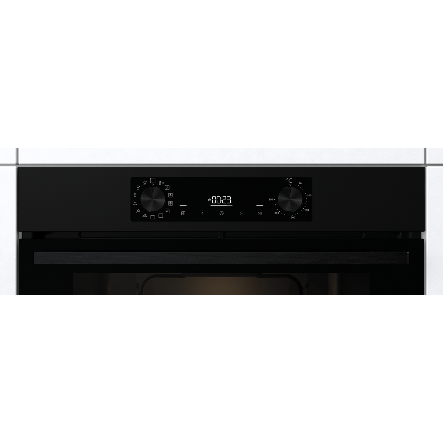 Een zwarte oven met een digitaal display en bedieningsknoppen op een witte achtergrond.