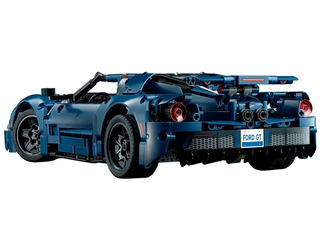 Niebieski supersamochód Lego Ford GT widziany od tyłu.