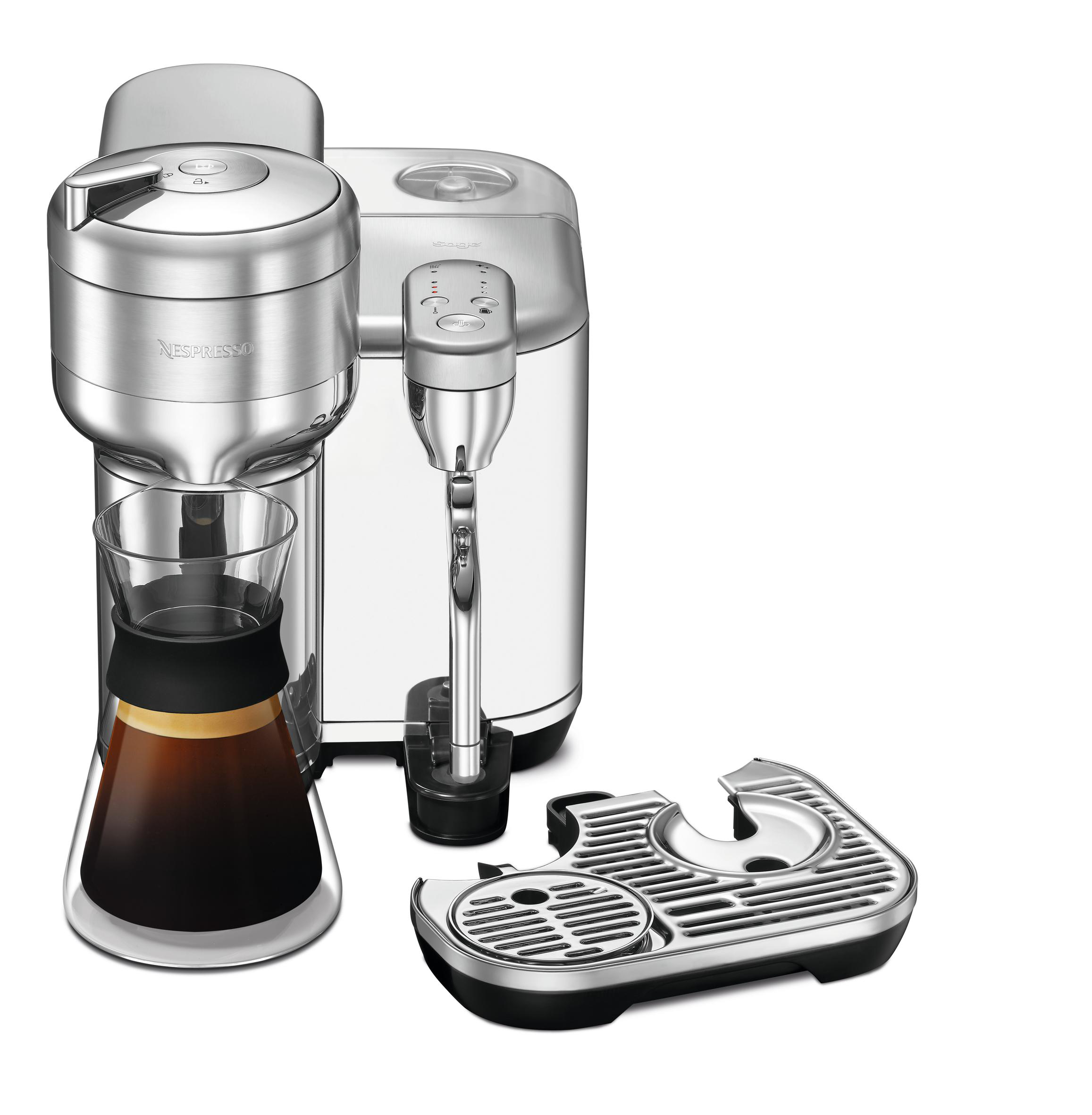 Silberne Nespresso Vertuo Kaffeemaschine mit Glaskaraffe und Tropfschale.