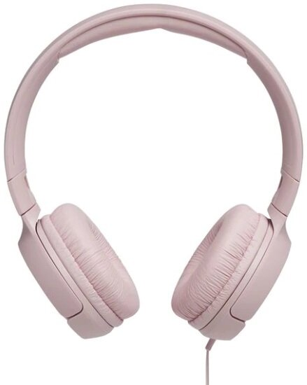 Różowe słuchawki na białym tle, z kablem.