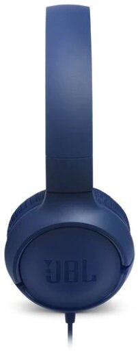 Para niebieskich słuchawek JBL z kablem i logo JBL na nausznicach.