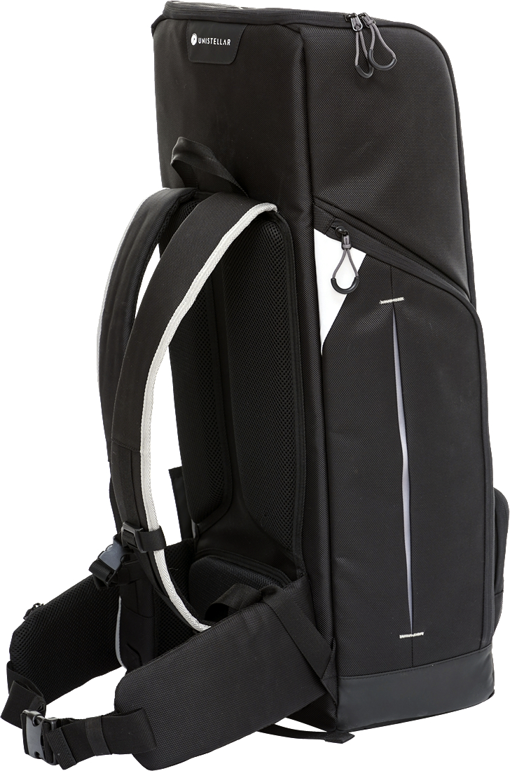 Schwarzer Rucksack mit weißen Akzenten. Die Tasche hat ein vertikales Design und mehrere Gurte.