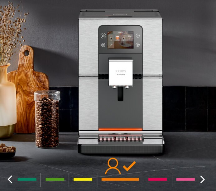 Ekspres do kawy z ekranem dotykowym i marką, z ziarnami i drewnianą deską.