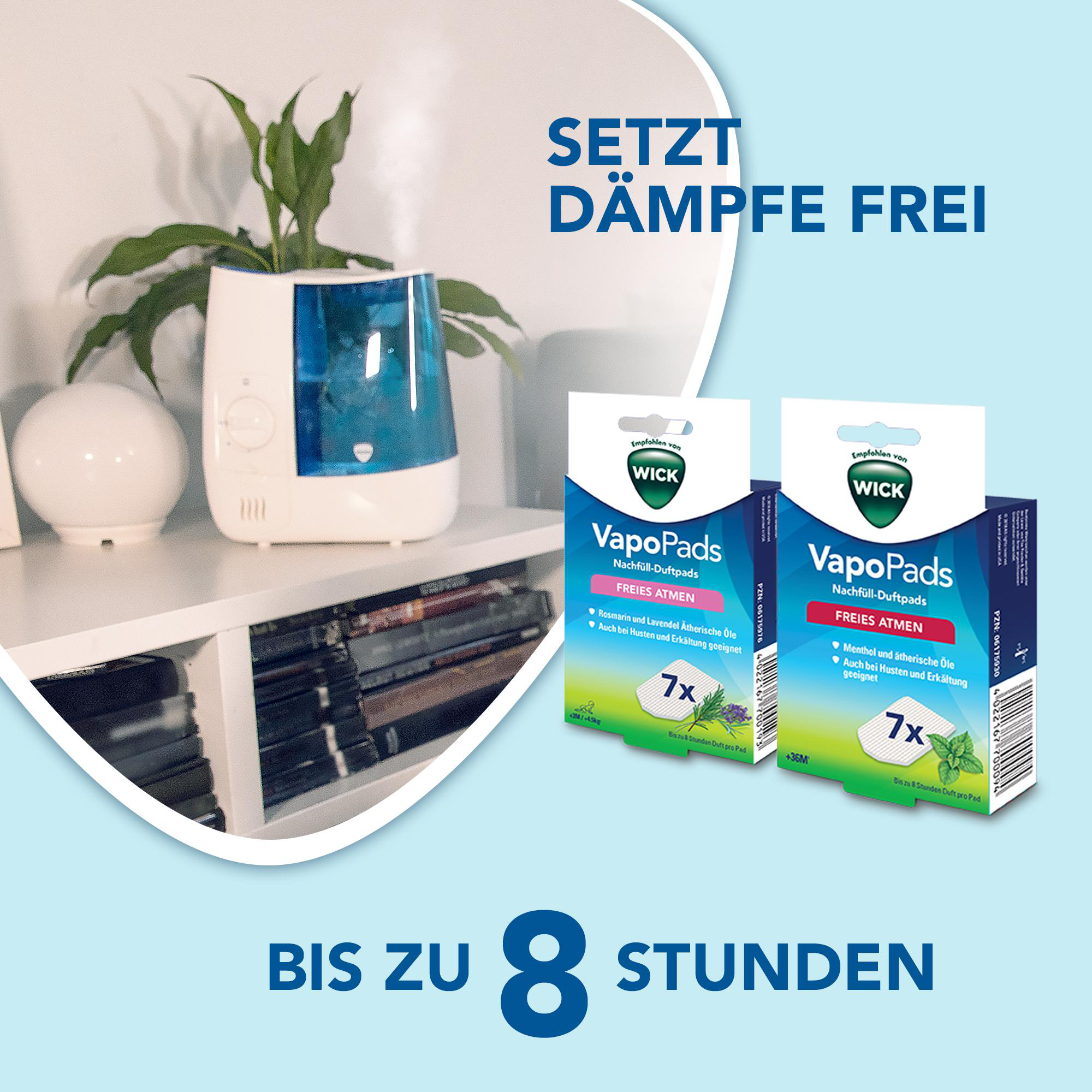 Anzeige mit zwei VapoPads-Boxen, einem Luftbefeuchter und einer Pflanze auf einem weißen Regal.
