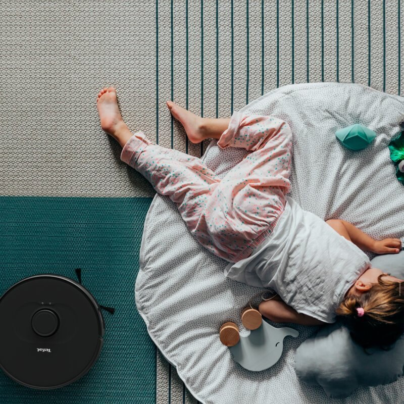 Scena z kreskówki z dinozaurem i osobą na jego grzbiecie.