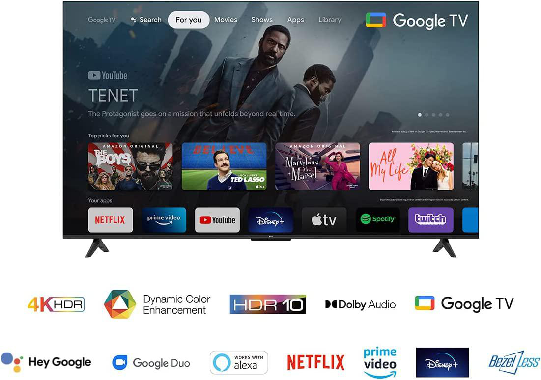 Ein großer Google TV-Flachbildschirm mit angezeigten Apps. Es hat einen schwarzen Rahmen und Ständer.