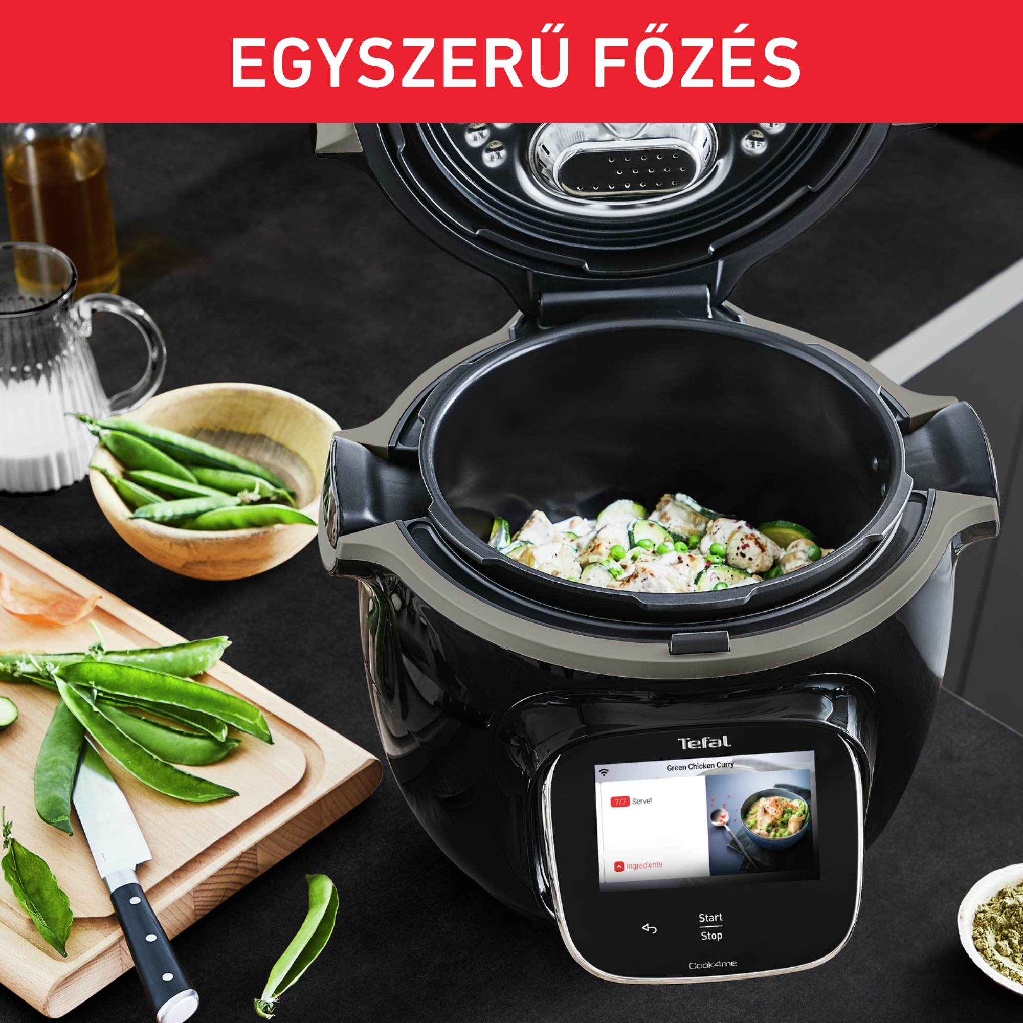 Tefal okosfőző, amely zöld csirke curry receptjét mutatja a kijelzőn.