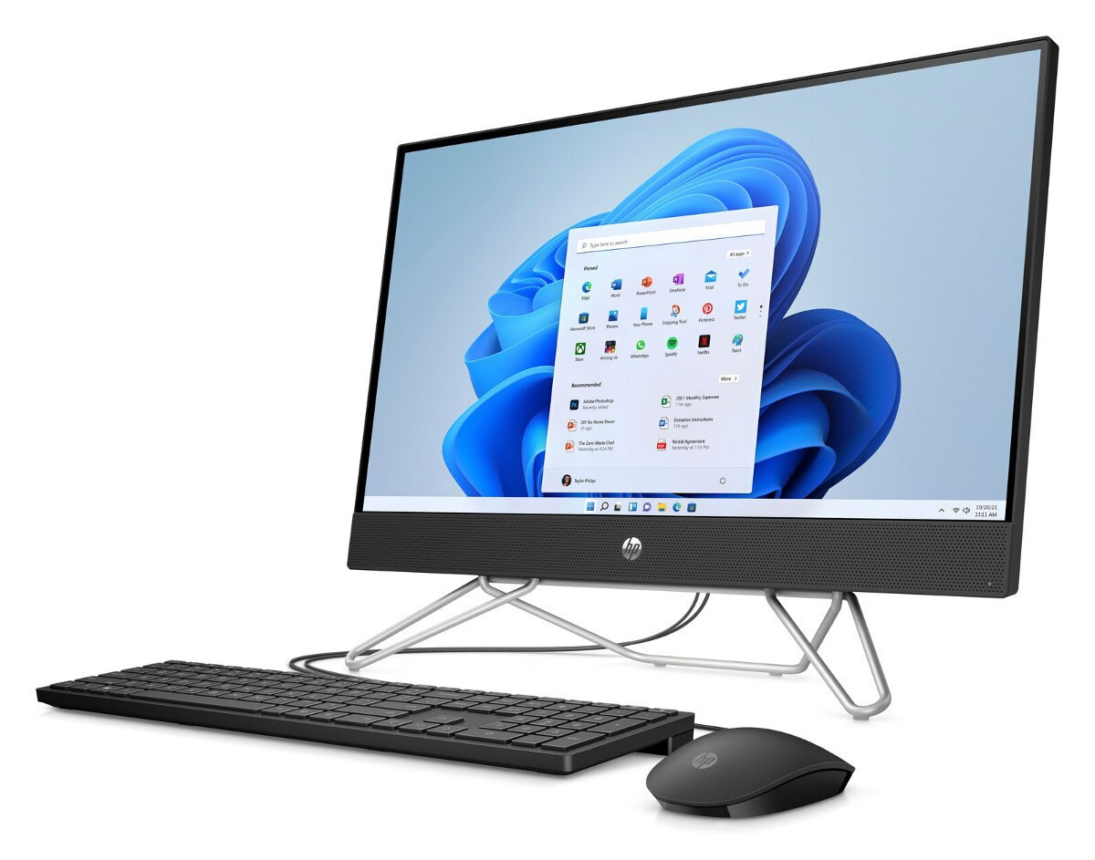 Komputer HP all-in-one, klawiatura i mysz. Ekran wyświetla interfejs Windows 11.