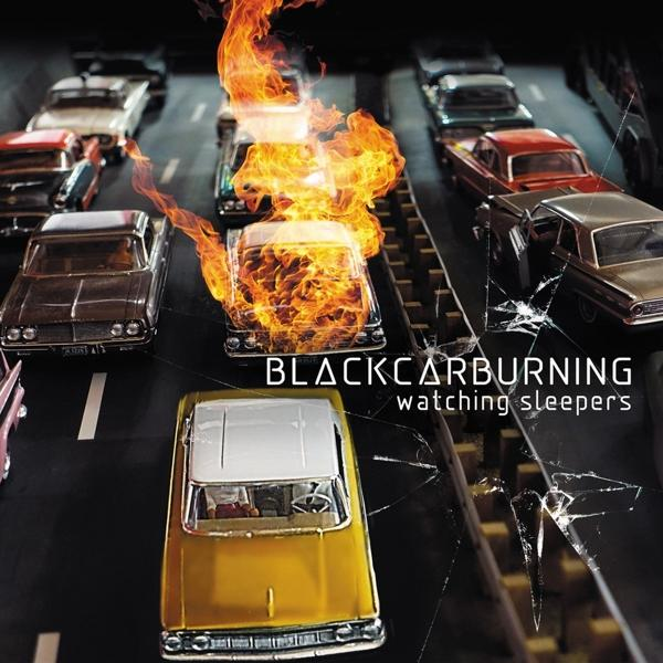 Albumcover: Spielzeugautos auf einer Straße, ein Auto brennt, mit dem Text 'Blackcarburning'.