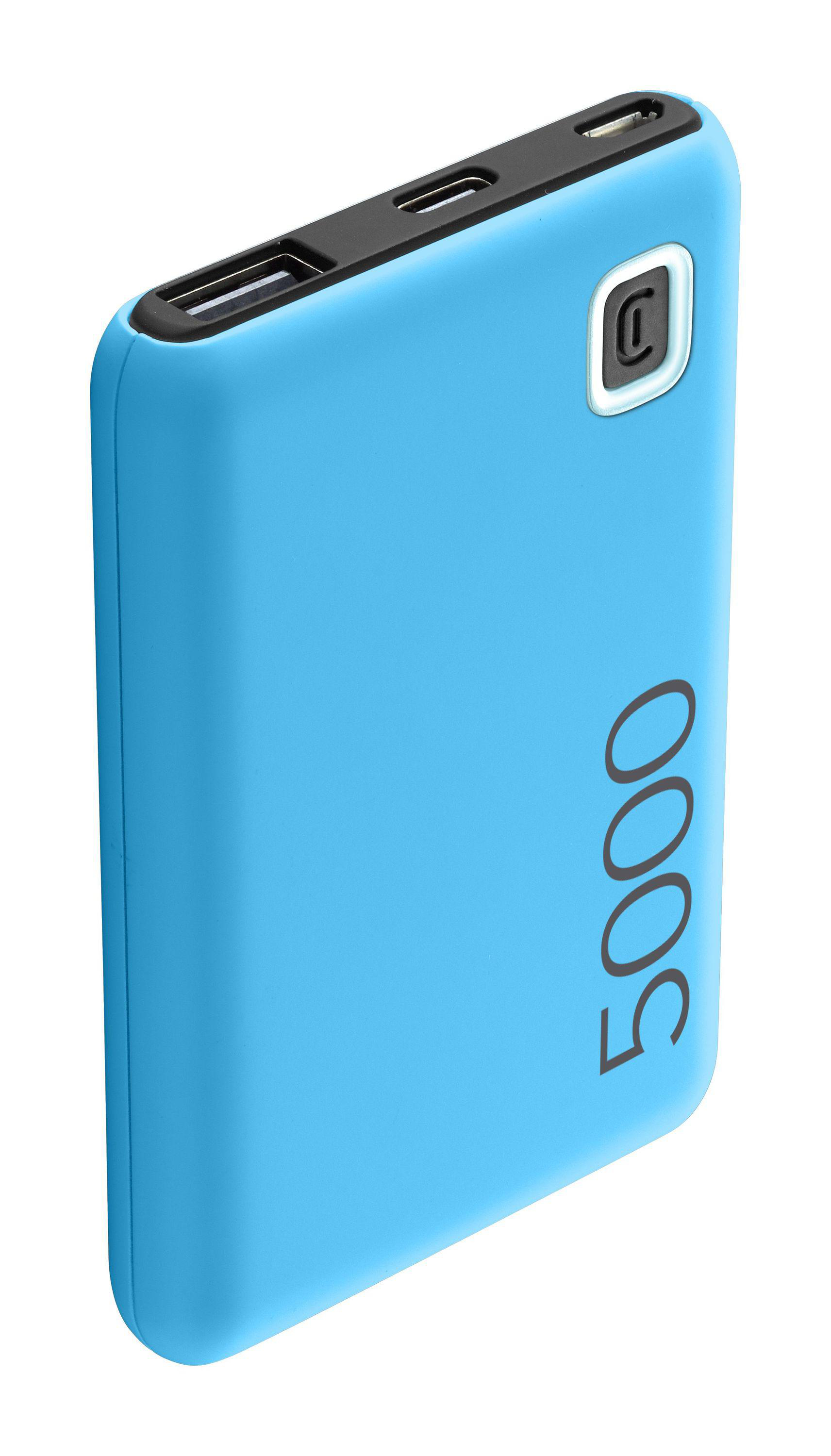 Eine hellblaue Powerbank mit schwarzem Oberteil, Power-Taste und USB-Anschlüssen, 5000 darauf gedruckt.