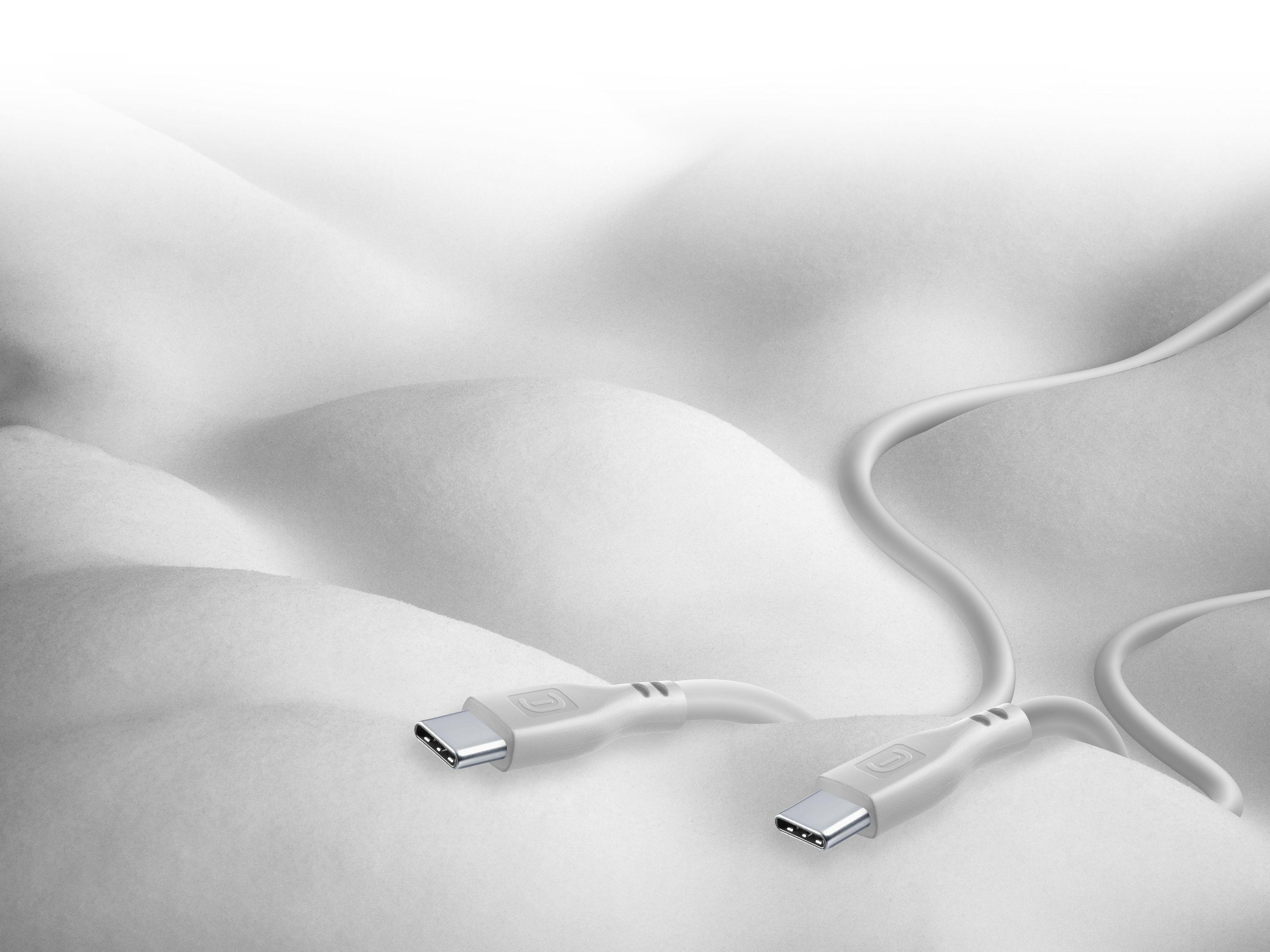 Zwei weiße USB-C-Kabel auf strukturiertem weißen Hintergrund.