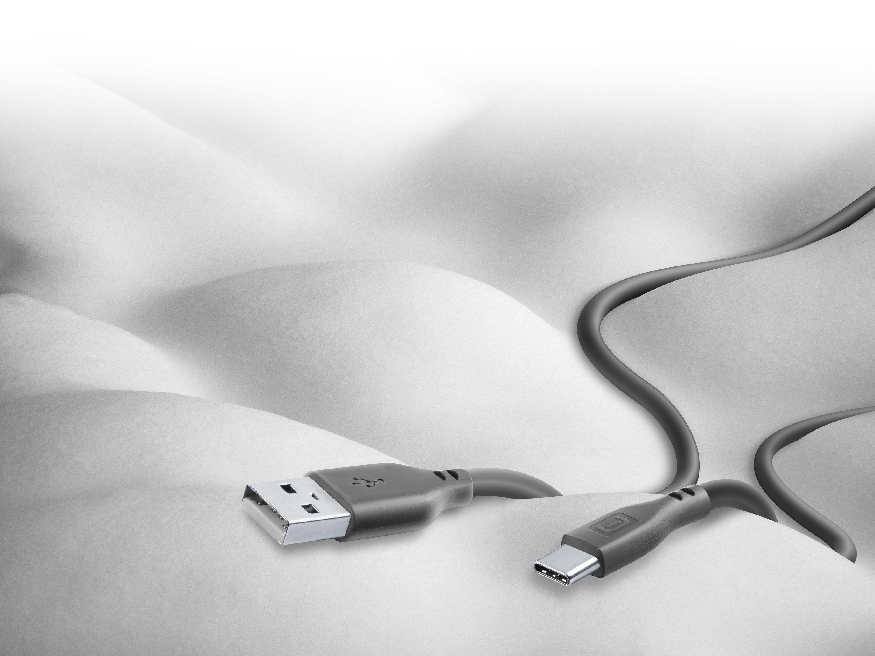 Ein USB-zu-USB-C-Kabel auf einer strukturierten weißen Oberfläche. Das Kabel ist dunkelgrau.