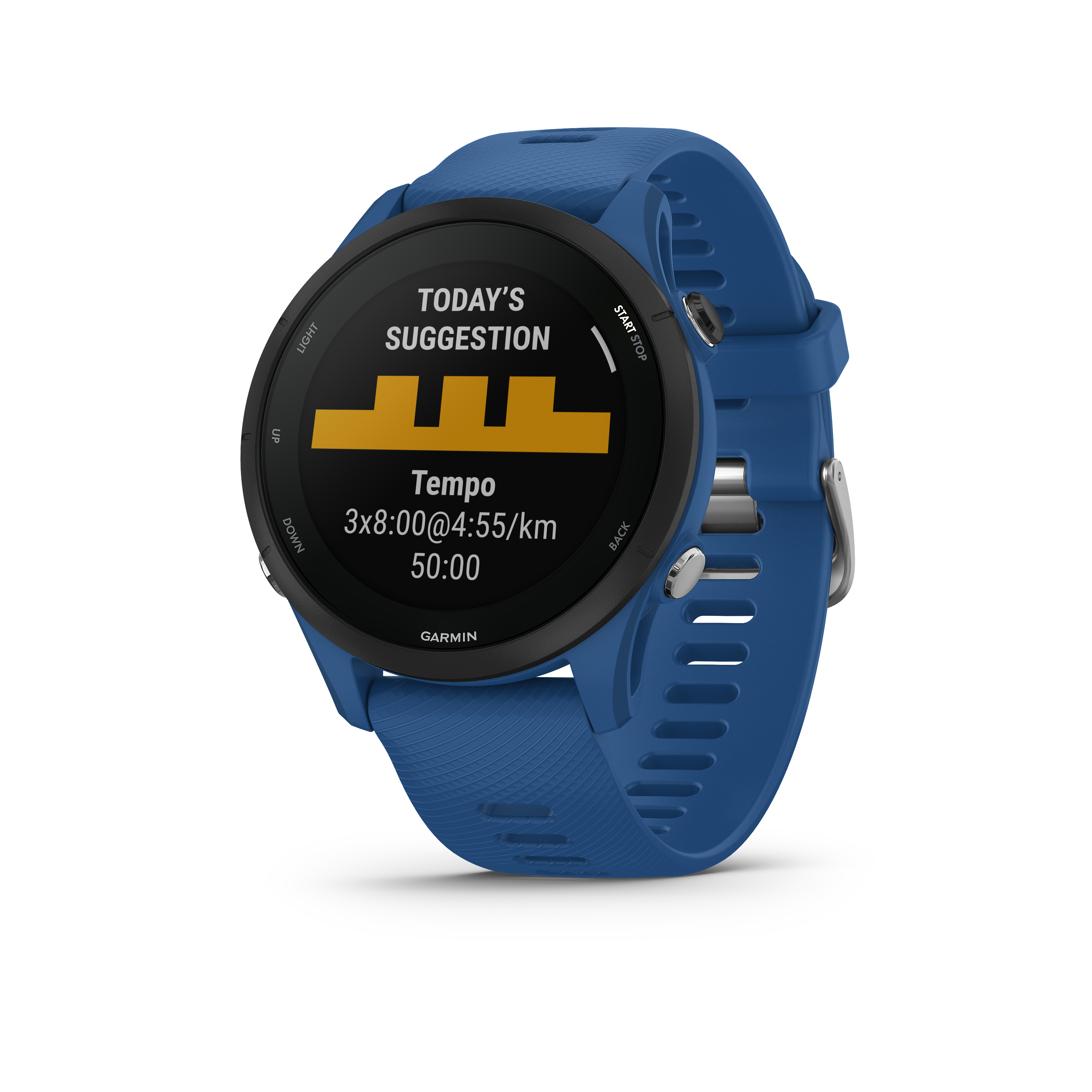 Blaue Smartwatch mit Anzeige von Laufmetriken, isoliert auf weißem Hintergrund, schräge Ansicht.