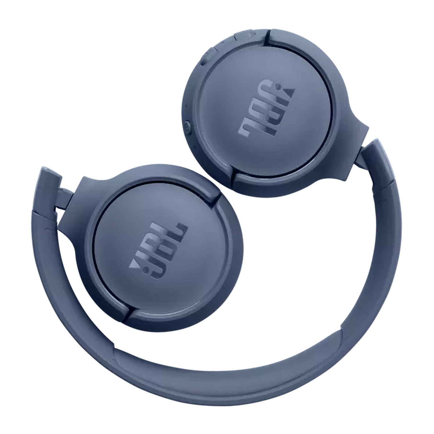 Blauwe JBL-koptelefoon opgevouwen op een witte achtergrond.
