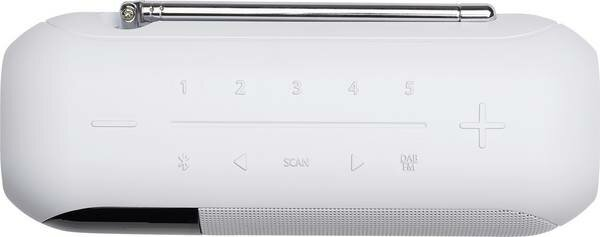 Białe radio z przyciskami i chowaną anteną. Tekst znajduje się na przodzie radia.