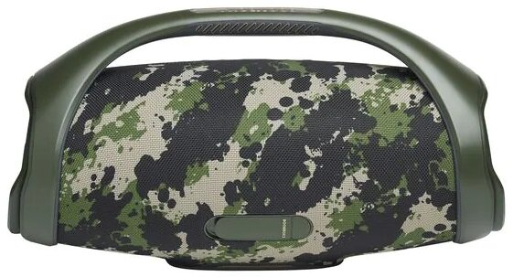 Głośnik boombox z nadrukiem kamuflażu i czarnym uchwytem.