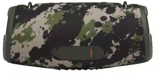 Głośnik w kamuflaż. Głośnik ma prostokątny kształt z uchwytem i logo z przodu.