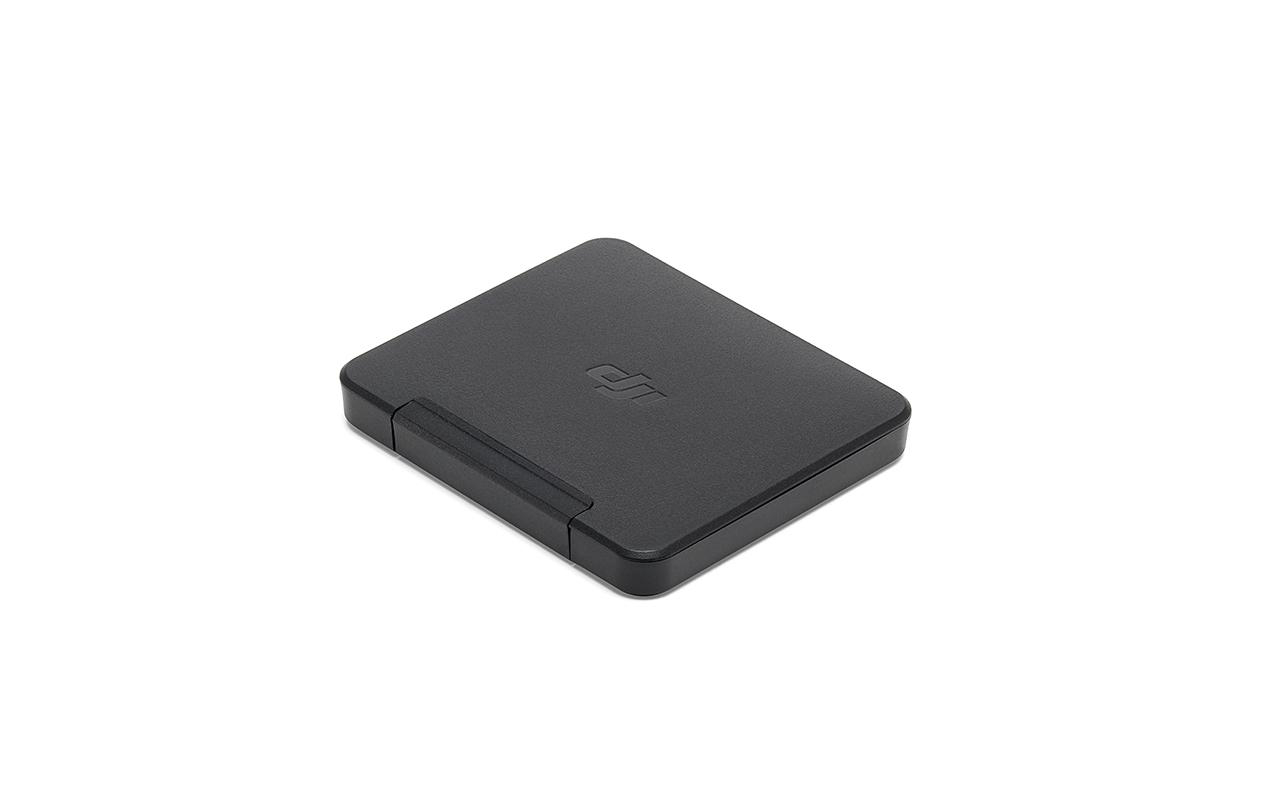 Schwarze DJI Drohnenhülle, rechteckige Form, mit dem DJI-Logo, auf weißer Oberfläche.