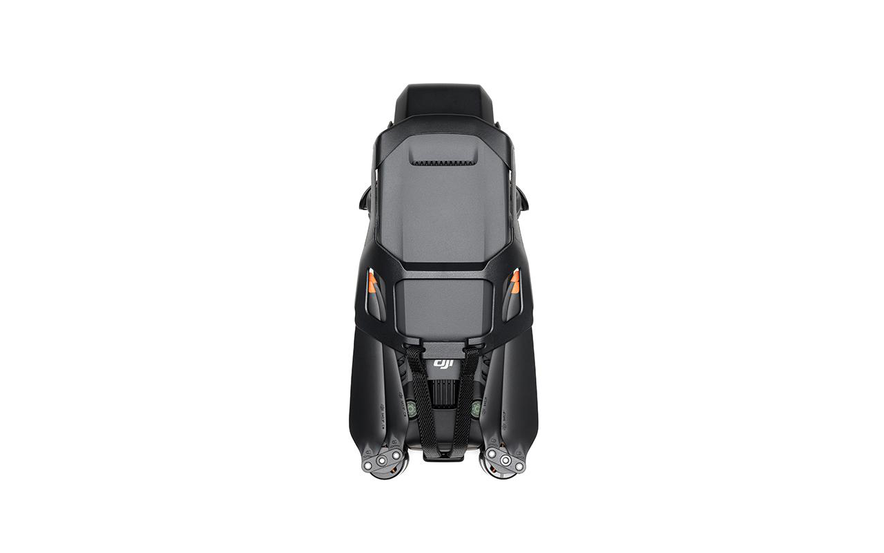 Schwarze Drohne mit DJI-Logo auf weißem Hintergrund.