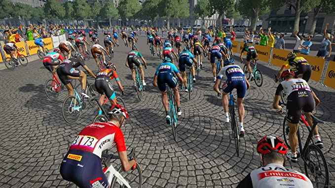 Un pelotón de ciclistas en una carrera, visto desde atrás.
