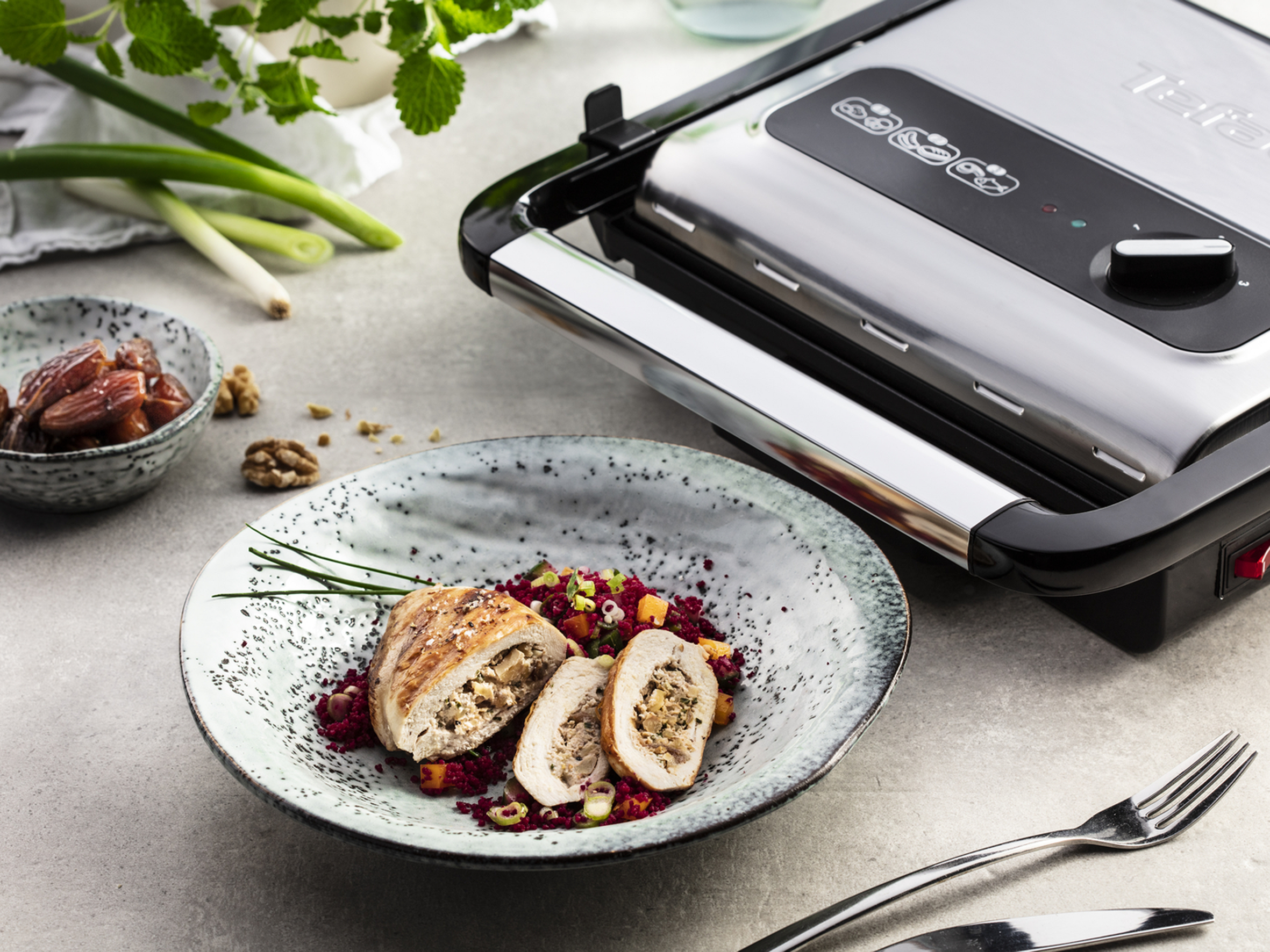 Grill - Tefal GC242D Inicio Grill Adjust, 2000 W, Termostato regulable, Bandeja de goteo extraíble, 3 posiciones, Paninis, Negro y plata