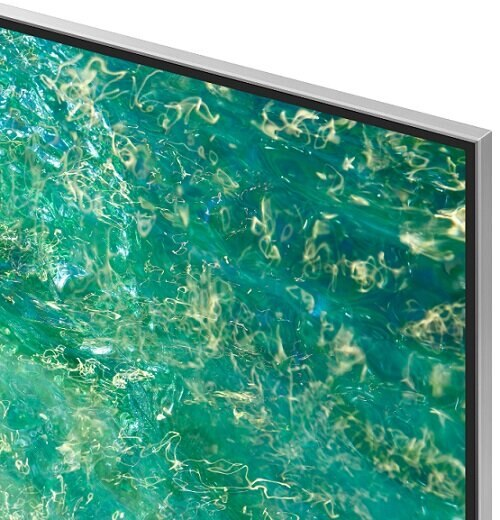 Zbliżenie rogu telewizora. Ekran pokazuje falisty wzór zielonej i niebieskiej wody.