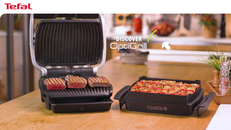 Tefal OptiGrill z grillowanymi stekami i tacką z grillowanymi warzywami.