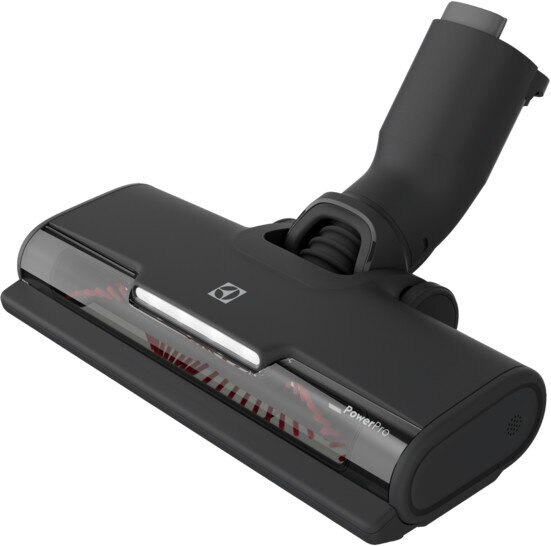 Zbliżenie głowicy odkurzacza. Jest czarna, ze szczotką i nazwą PowerPro.