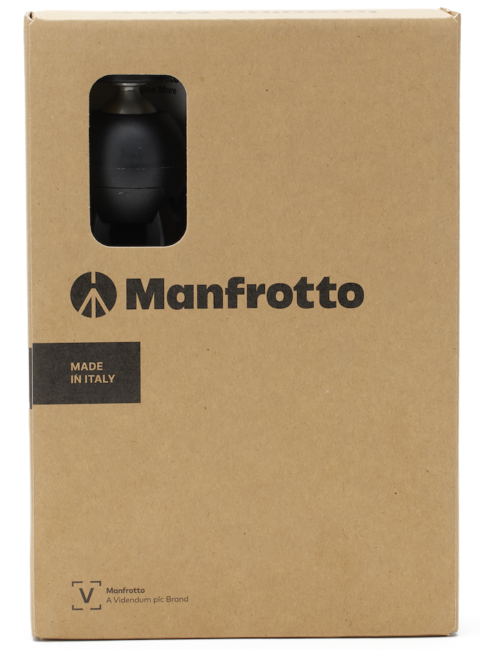 Kartondoboz, benne fekete termék. A dobozon a Manfrotto logó és a "Made in Italy" felirat látható.