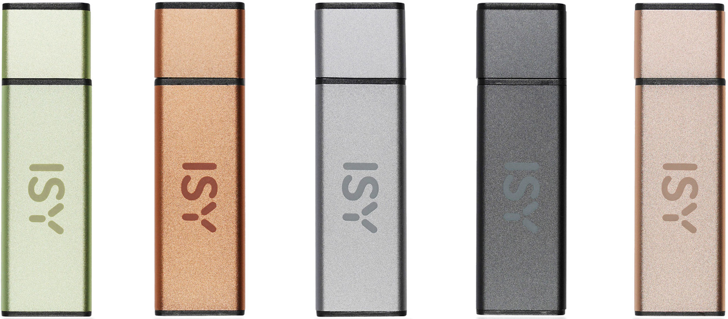 Cinq clés USB avec des étuis de couleurs différentes. Chacune a un logo 'ISY'.
