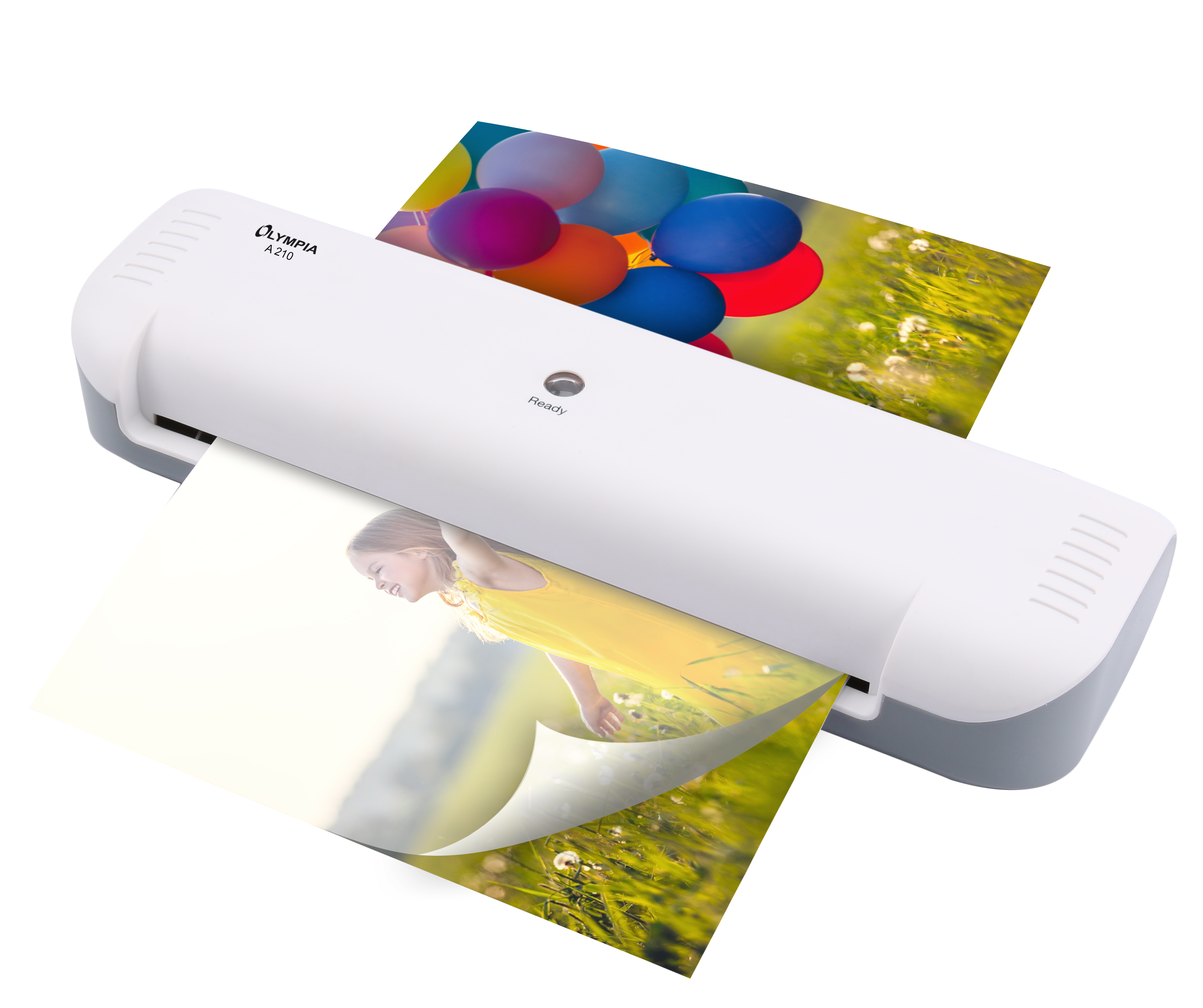 Egy fehér laminálógép két laminált fotóval. Az egyiken lufik vannak, a másikon egy személy.