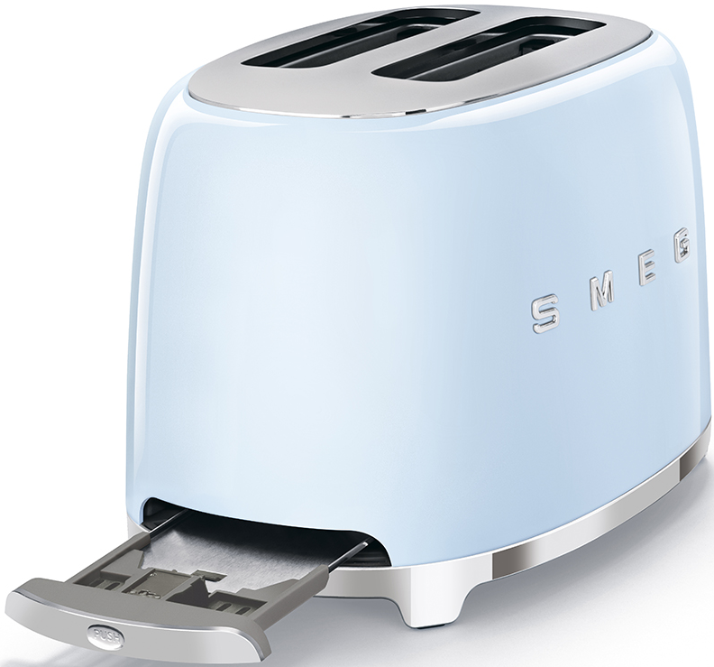 Ein hellblauer Smeg Toaster mit zwei Schlitzen und einem Chromsockel mit dem Wort SMEG.