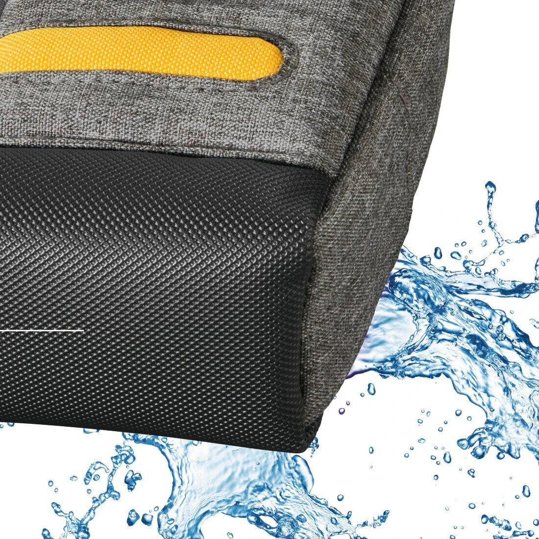 Zbliżenie szarej i czarnej poduszki z żółtym paskiem i rozpryskami wody.