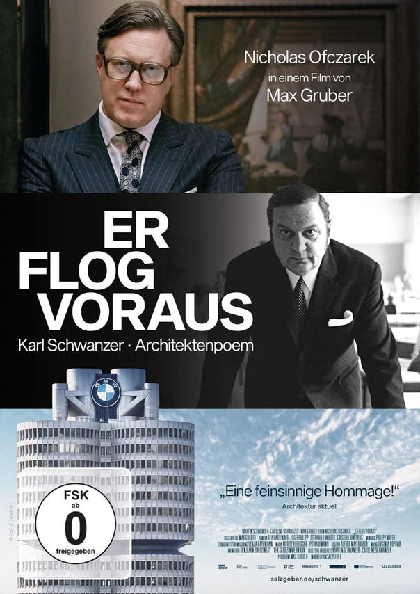Filmposter mit drei Bildern, einem Mann im Anzug, Text und einem Gebäude.