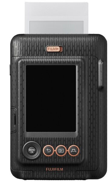 Czarny aparat natychmiastowy z nadrukiem filmu wychodzącym z góry.