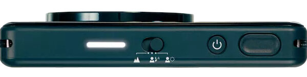 Ciemnozielone urządzenie. Przyciski i światło. Widok od dołu. Izolowane na białym tle.