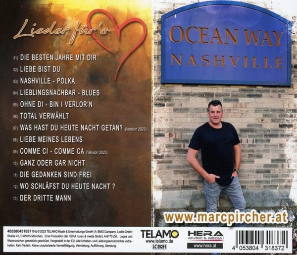 CD-Cover. Ein Mann steht vor einer Backsteinmauer mit Text und Herzdesign.