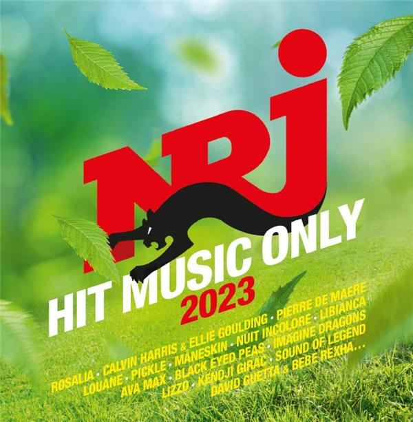 Logo NRJ Hit Music Only 2023 avec noms d'artistes sur fond de feuilles vertes.