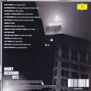 CD-Cover, Schwarzweißfoto von NYC-Gebäuden. Trackliste sichtbar, mit Deutsche Grammophon-Logo.