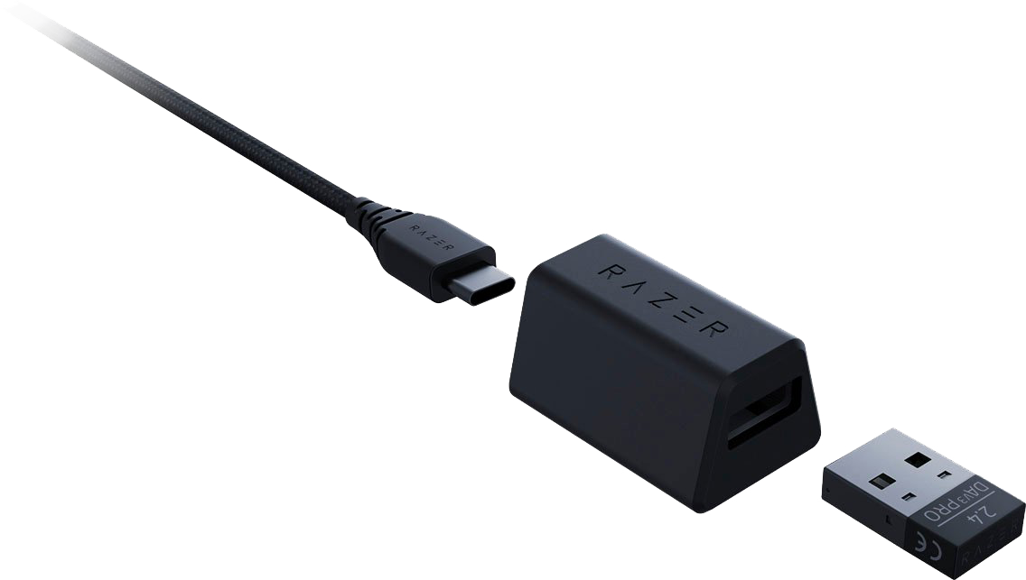 Fekete Razer USB-kulcs, USB-C kábel és egy USB-adapter, RAZER felirattal.