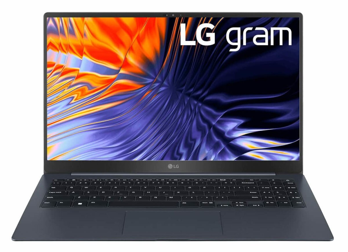 Laptop z logo LG gram. Ekran pokazuje abstrakcyjny pomarańczowo-niebieski wzór.